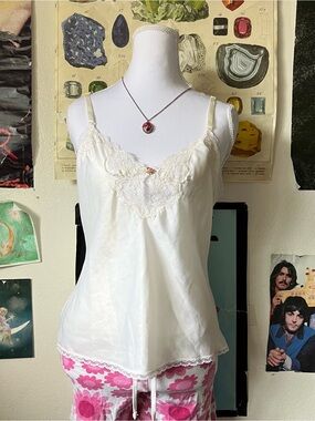 💘 Gorgeous Vintage Satin Cami 💘